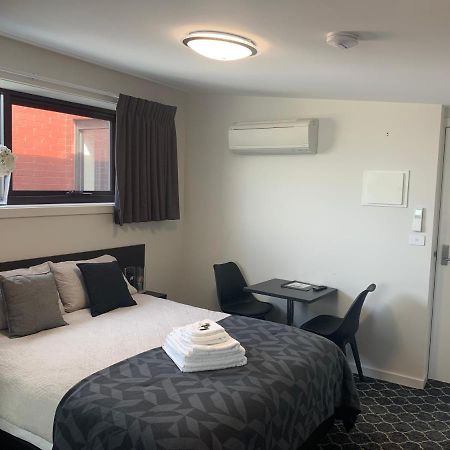 Longford Queens Arms Hotel מראה חיצוני תמונה