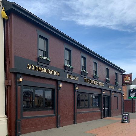 Longford Queens Arms Hotel מראה חיצוני תמונה