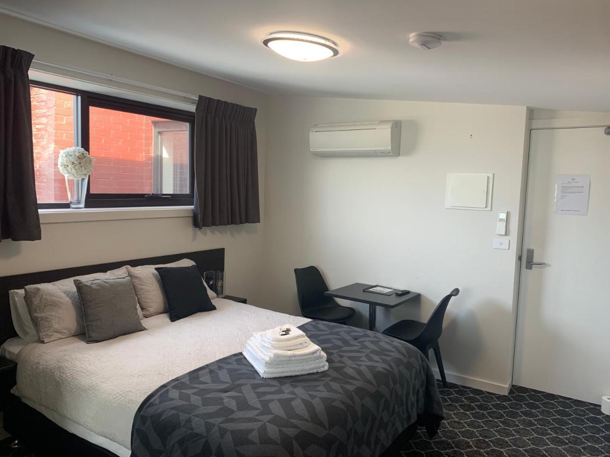 Longford Queens Arms Hotel מראה חיצוני תמונה