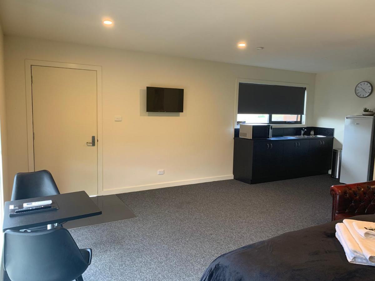 Longford Queens Arms Hotel מראה חיצוני תמונה