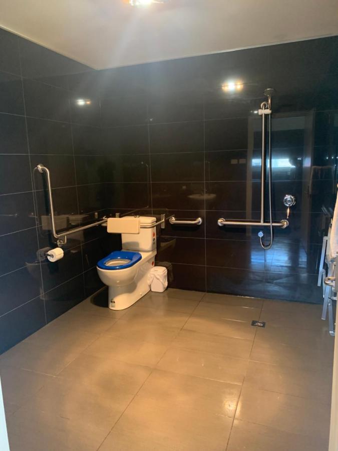Longford Queens Arms Hotel מראה חיצוני תמונה