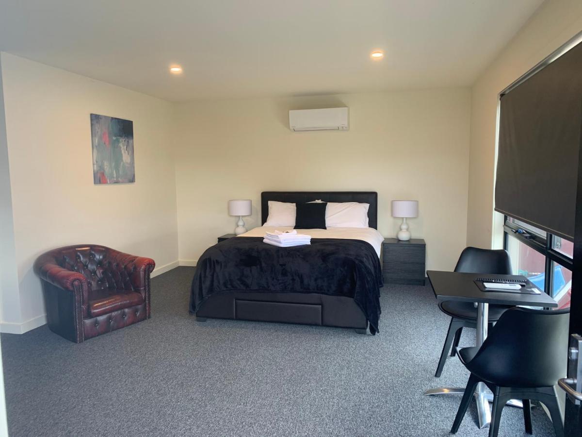 Longford Queens Arms Hotel מראה חיצוני תמונה