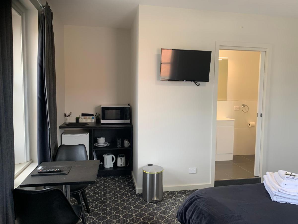 Longford Queens Arms Hotel מראה חיצוני תמונה