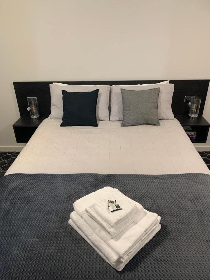 Longford Queens Arms Hotel מראה חיצוני תמונה