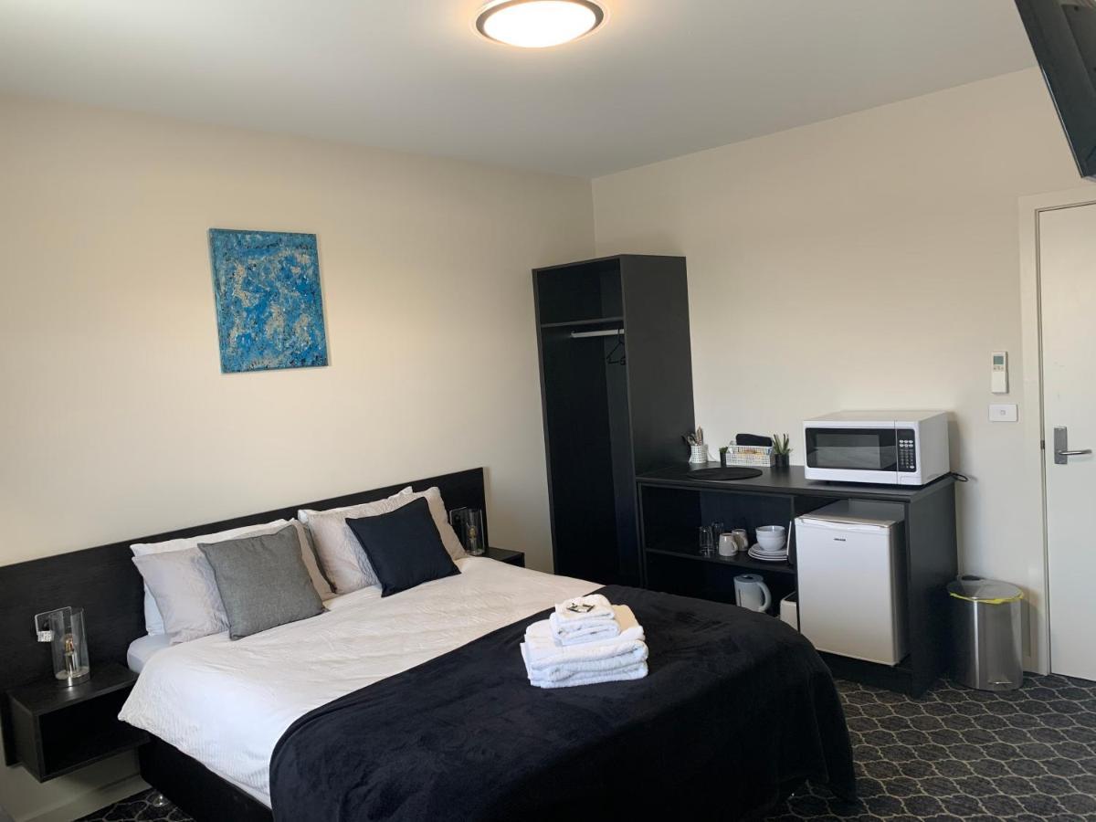 Longford Queens Arms Hotel מראה חיצוני תמונה