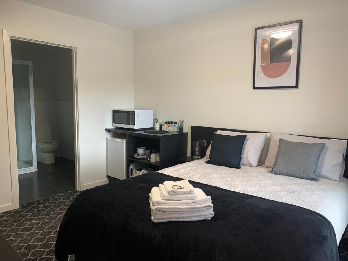 Longford Queens Arms Hotel מראה חיצוני תמונה