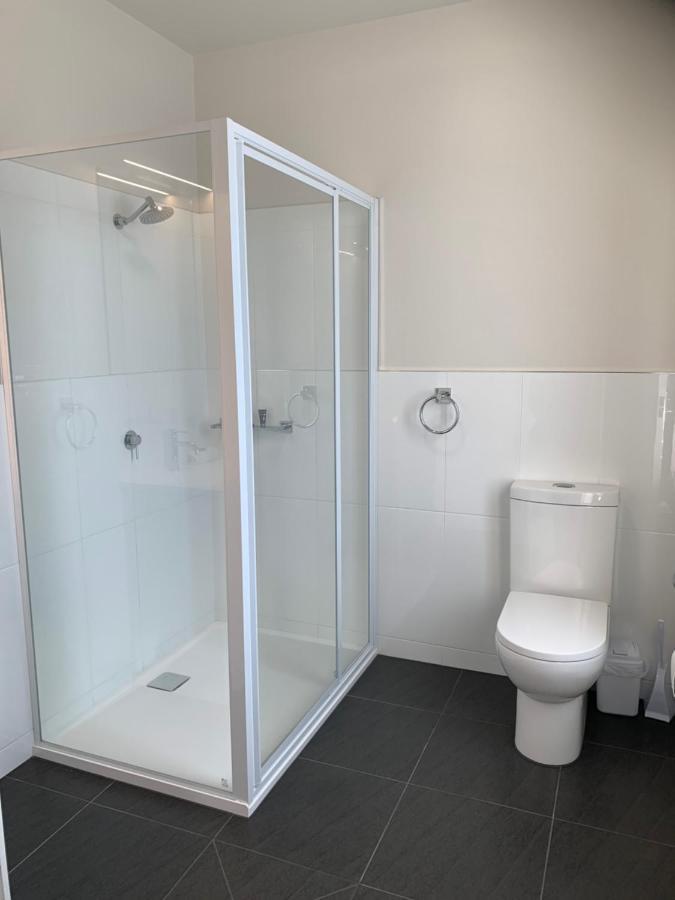 Longford Queens Arms Hotel מראה חיצוני תמונה