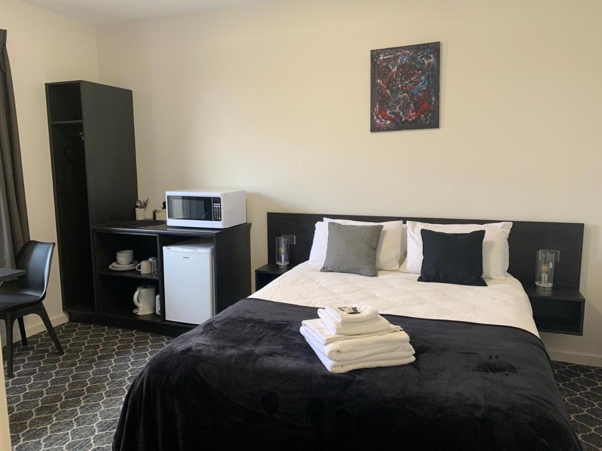 Longford Queens Arms Hotel מראה חיצוני תמונה