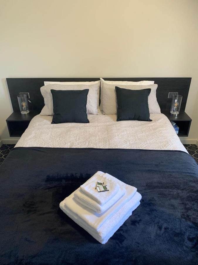 Longford Queens Arms Hotel מראה חיצוני תמונה