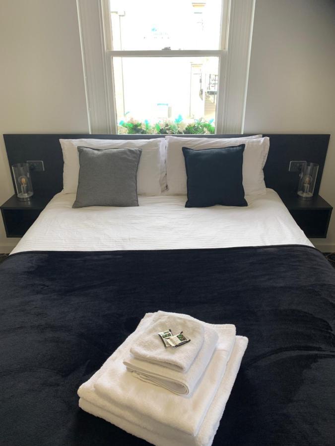 Longford Queens Arms Hotel מראה חיצוני תמונה